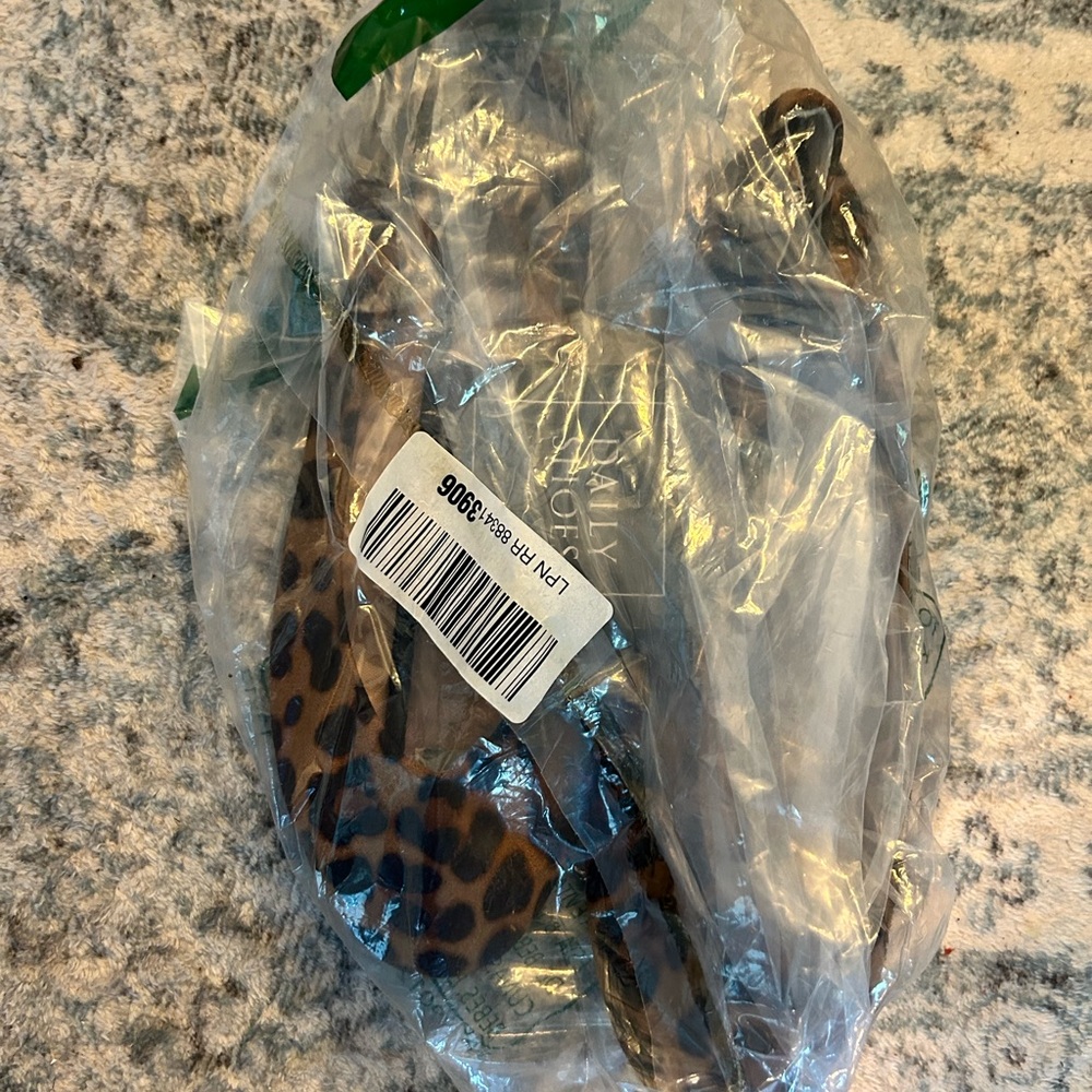 Leopard Print Women's Flats - Picture 2 of 3